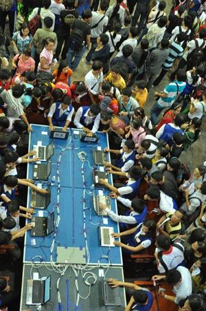 Hơn 2.000 SV tham gia sàn giao dịch hàng hóa ảo