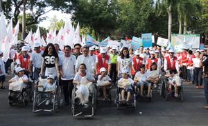 Hơn 3.000 người đi bộ vì người khuyết tật