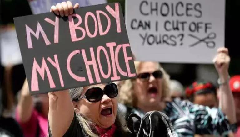 Phụ nữ Ba Lan phản đối luật cấm pha sthai mới của chính phủ.