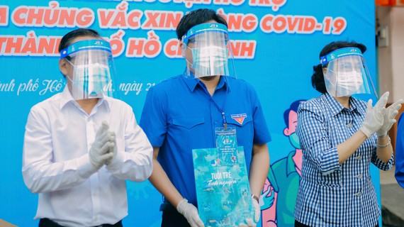 Hơn 4.000 thanh niên TPHCM ra quân hỗ trợ các điểm tiêm vaccine phòng Covid-19