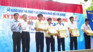 Hơn 450 HS tham gia thi giải toán trên máy tính Casio