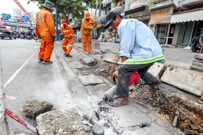 Hơn 55 tỷ đồng nâng cấp 8,5 km đại lộ Võ Văn Kiệt ở TP HCM