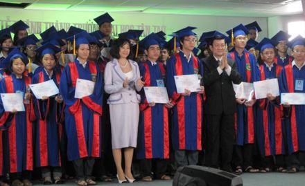 Hơn 900 học sinh phía Nam nhận giải Hoa trạng nguyên 2010