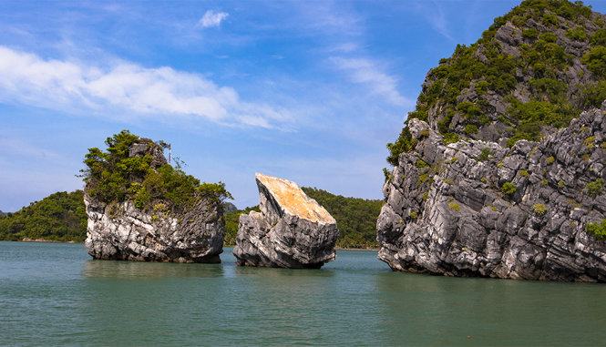 Hòn Thiên Nga trên vịnh Bái Tử Long bị mất đầu 