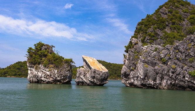 Hòn Thiên Nga trên vịnh Bái Tử Long bị mất đầu