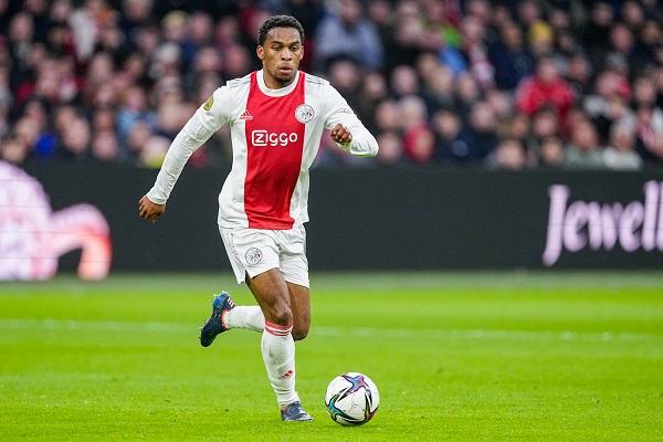 Họp nội bộ, M.U chuẩn bị đàm phán với sao Ajax