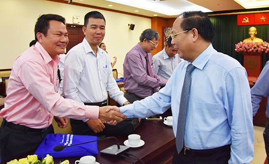 Người dân nên vào HTX để tránh được mùa mất giá