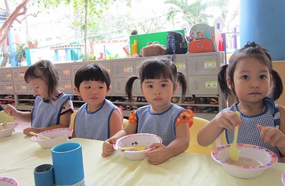 Hỗ trợ tiền ăn trưa cho trẻ mầm non