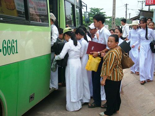 TP.HCM trợ giá xe buýt đưa đón học sinh