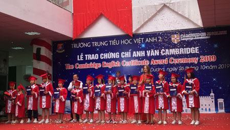 Lễ trao chứng chỉ Cambridge tại trường trung tiểu học Việt Anh 2