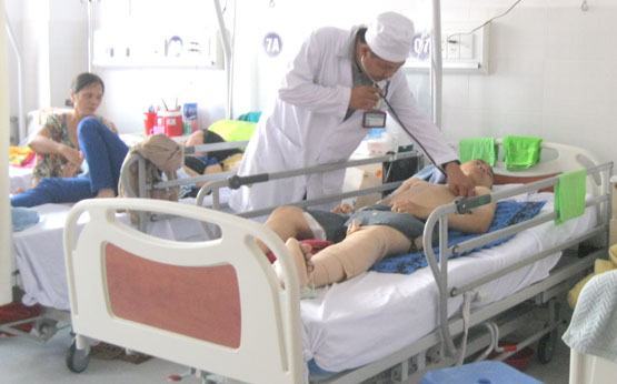 HS té từ lầu 3 trong trường: Sức khỏe đang dần ổn định