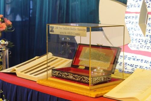 Huế trưng bày báu vật Phật giáo thế giới 2.000 năm tuổi - ảnh 1