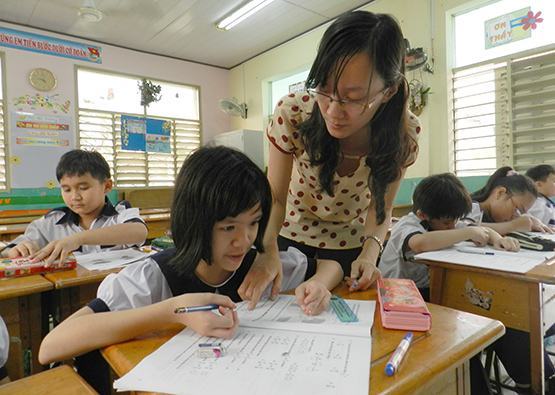 Bộ GD-ĐT yêu cầu: Giáo viên không để học sinh viết, vẽ vào SGK