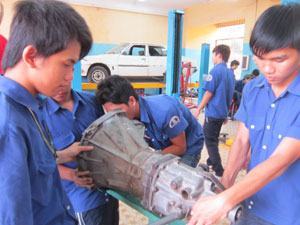 Hướng nghiệp cho học sinh: Tại sao phụ huynh chưa mặn mà?