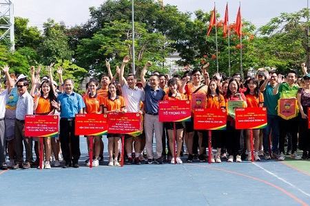 HUTECH tưng bừng khai mạc Hội thao Cán bộ – Giảng viên – Nhân viên 2022 với 26 đoàn thể thao tham gia