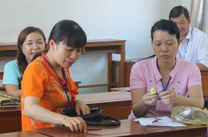 Huy động giáo viên ngữ văn chấm thi