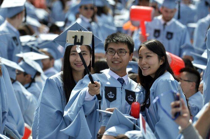 Người giàu hủy kế hoạch du học