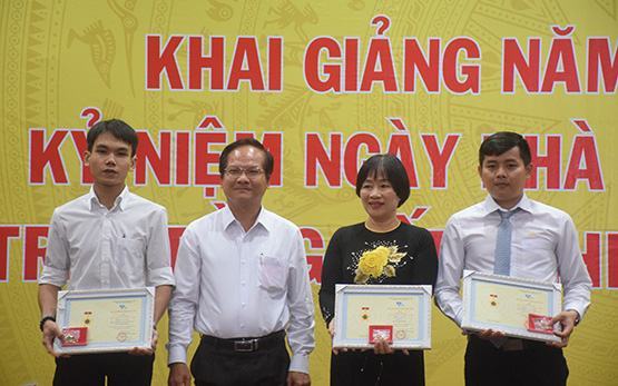 HVCT vinh danh 19 thủ khoa