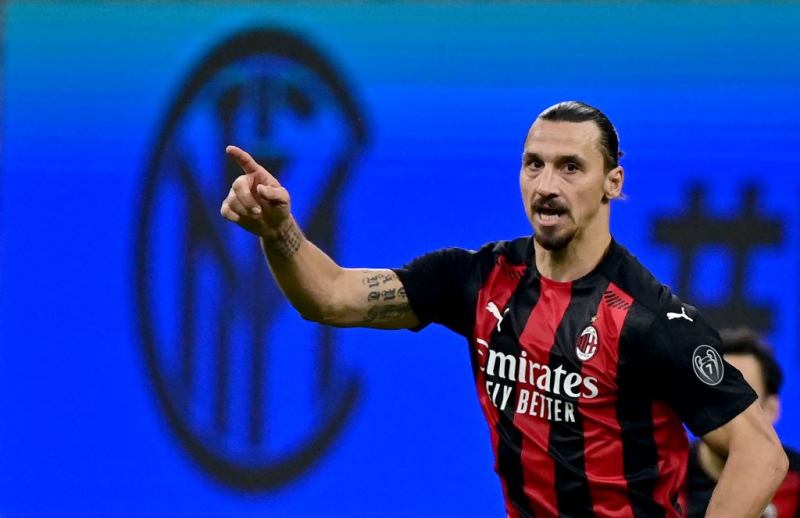 Ibrahimovic gia hạn với AC Milan khi án cấm thi đấu 3 năm treo lơ lửng