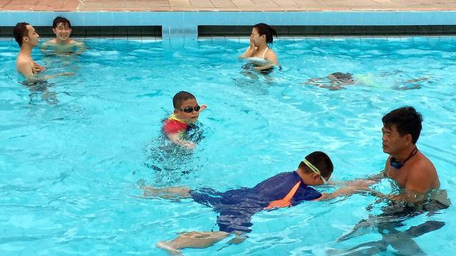 Sai lầm: Cha mẹ lùn, con không thể cao