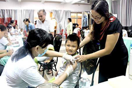 Trên 100 ngàn học sinh lớp 10, 11 sẽ được tiêm vaccine sởi – rubella
