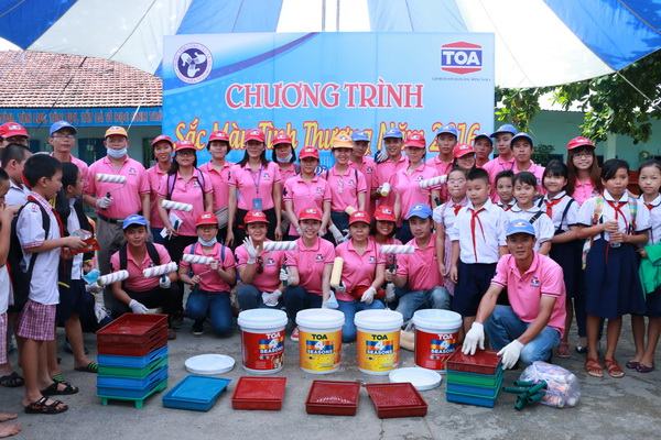 “Sắc màu tình thương” đồng hành cùng học sinh vùng sâu, vùng xa