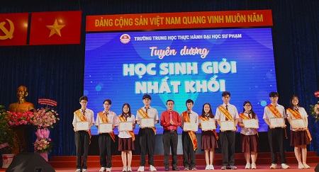 TP.HCM: Trường trung học đầu tiên thuộc hệ thống đại học đạt kiểm định chất lượng giáo dục, đạt chuẩn quốc gia