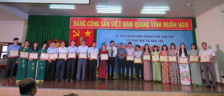 Cần Thơ tuyên dương, khen thưởng học sinh giỏi năm học 2021-2022