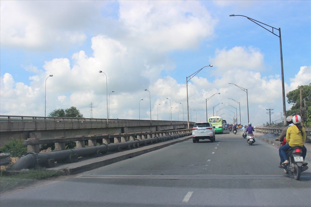 Cấm lưu thông qua cầu Bến Lức cũ trong 40 ngày