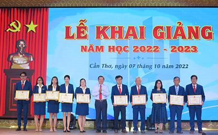 Trường Đại học Nam Cần Thơ khai giảng năm học mới
