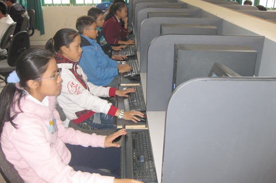 Gần 2.000 học sinh, sinh viên tham gia “Ngày hội internet”