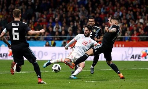 Isco thừa nhận thiếu tự tin khi làm việc với Zidane