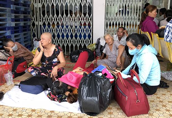 Cơ sở khám chữa bệnh: “Kẻ ăn không hết, người lần không ra”