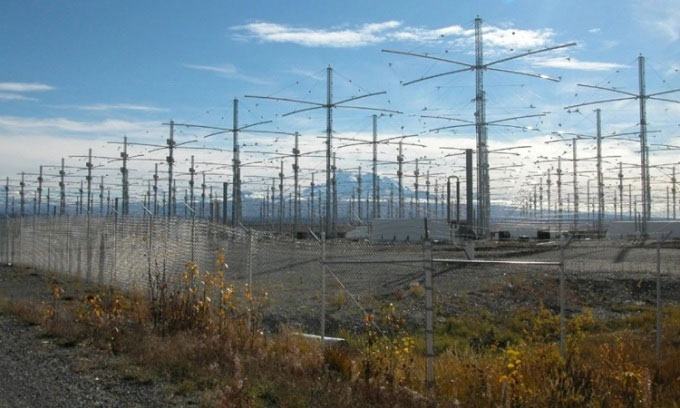  Mạng lưới 180 ăngten của chương trình HAARP. 