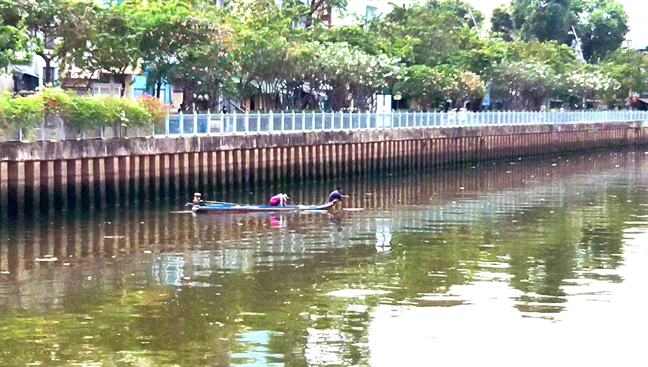 Kenh Nhieu Loc thanh ngu truong tan diet ca