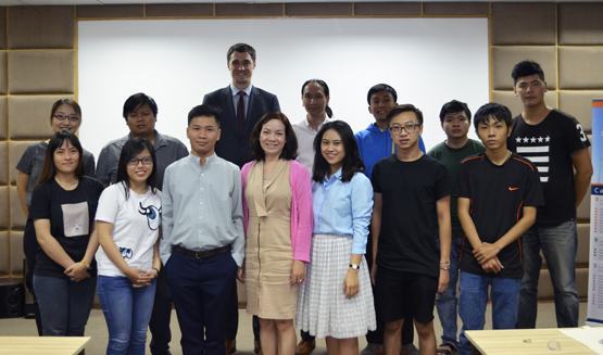 Sinh viên Kent chỉ mất 1 năm để lấy bằng cử nhân ĐH Cardiff