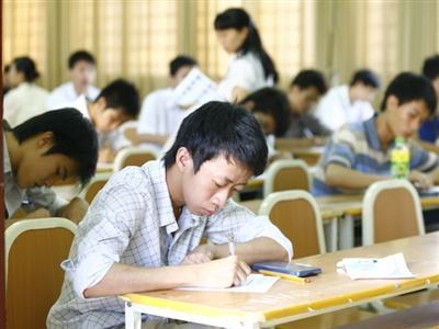 Kéo dài xét tuyển đại học, cao đẳng: Thêm việc, dễ ảo