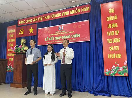 Chi bộ Trường THPT Ten Lơ Man: Lần đầu tiên kết nạp đảng cho học sinh