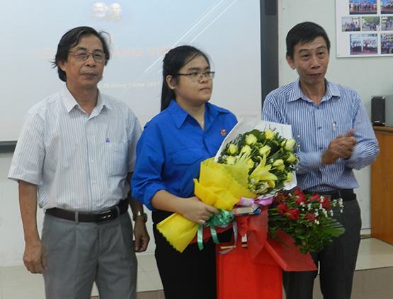 Đẩy mạnh phát triển Đảng trong học sinh