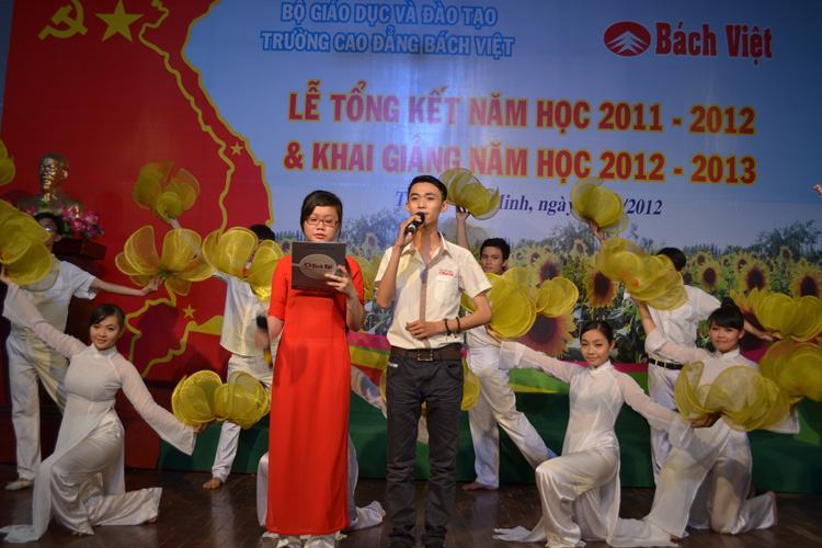 Khai giảng năm học mới: Tuổi trẻ Bách Việt tiếp nối truyền thống vẻ vang