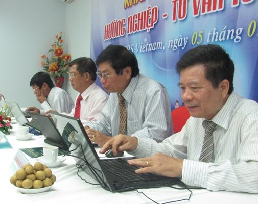 Khai mạc chương trình hướng nghiệp, tư vấn tuyển sinh CĐ – ĐH 2013