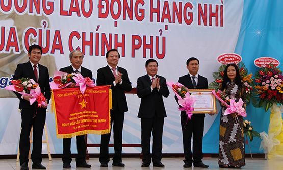 Hơn 1,7 triệu học sinh thành phố khai giảng năm học mới
