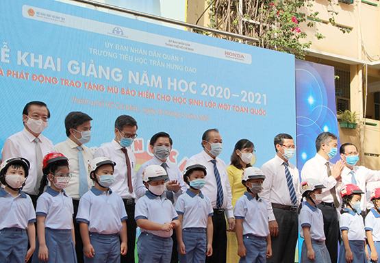 Phó Thủ tướng dự lễ khai giảng tại Trường TH Trần Hưng Đạo