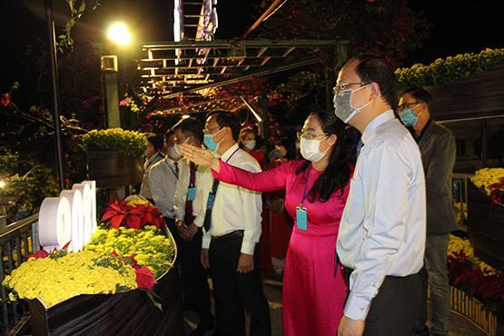 Đặc sắc chợ hoa xuân “Trên bến dưới thuyền”