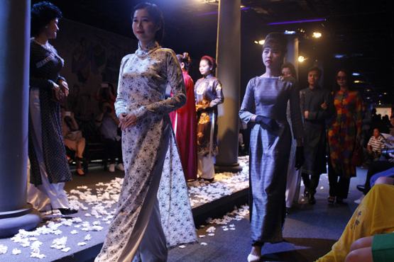 Lễ hội áo dài TP.HCM 2017: Cách tân trên nền của truyền thống