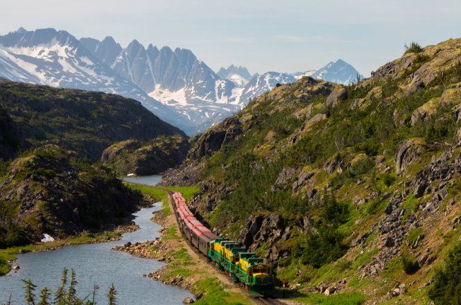 Đoàn tàu hỏa du lịch The White Pass Yukon trên cung đường tìm vàng - Ảnh: wordpress