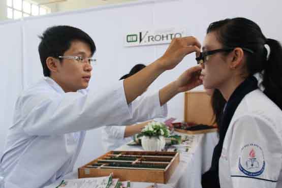 Hơn 30.000 học sinh được khám mắt miễn phí