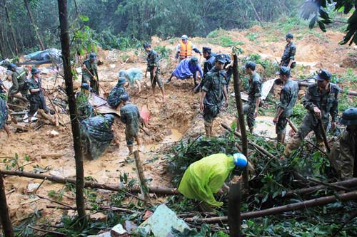 Khẩn cấp đưa gạo, thuốc đến vùng bão lũ - ảnh 3