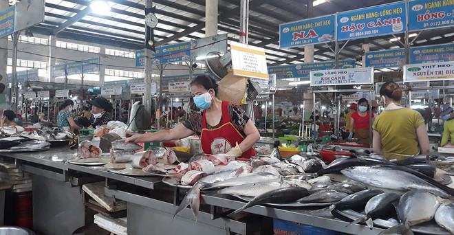 Khẩn cấp ngăn lây lan khi Covid-19 vào chợ