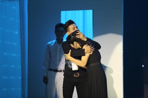 Khán giả rớt nước mắt với câu chuyện ngoài đời và trên sân khấu với Kịch cùng Bolero